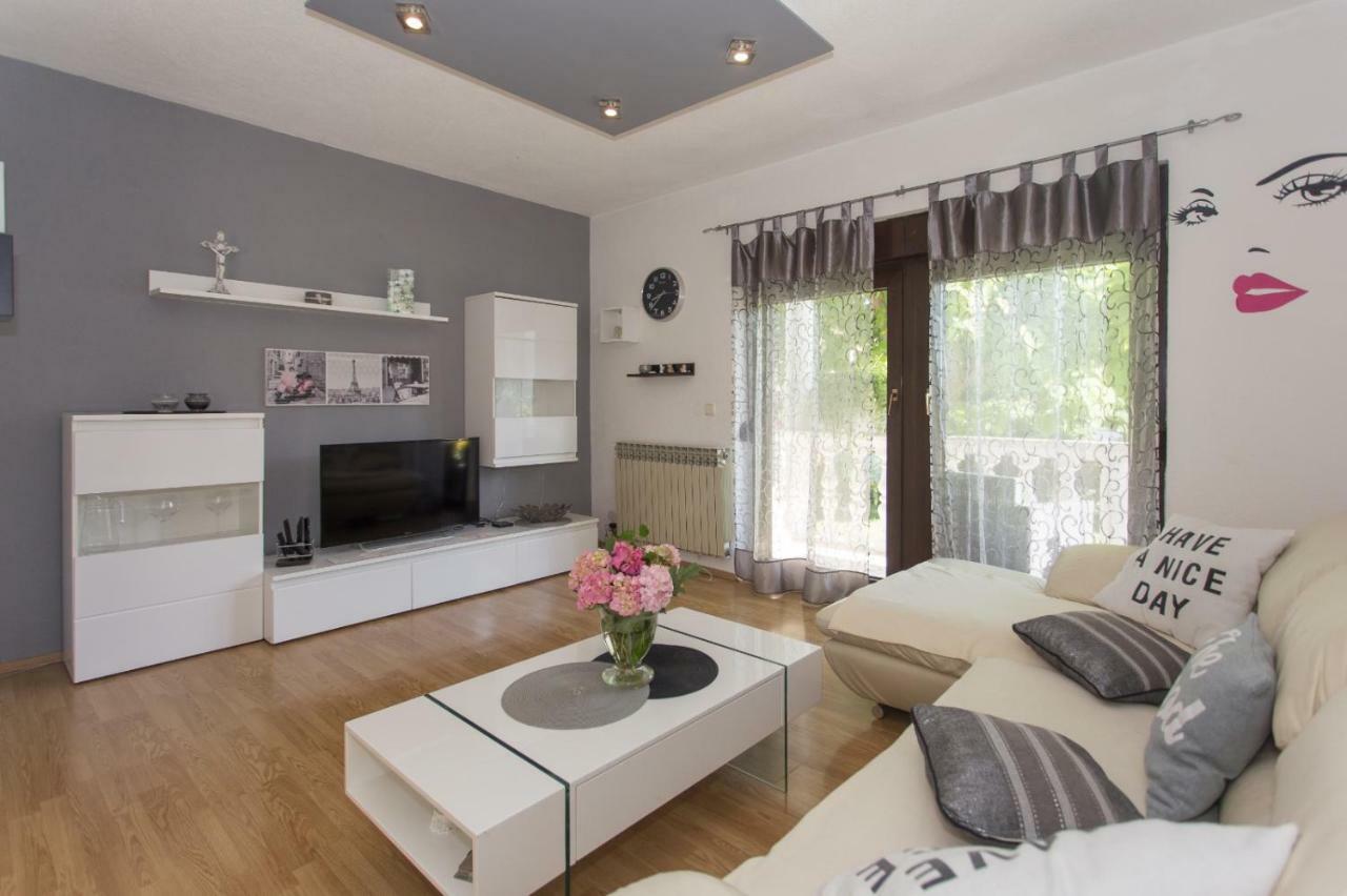 Apartmani Luis Kaštela المظهر الخارجي الصورة